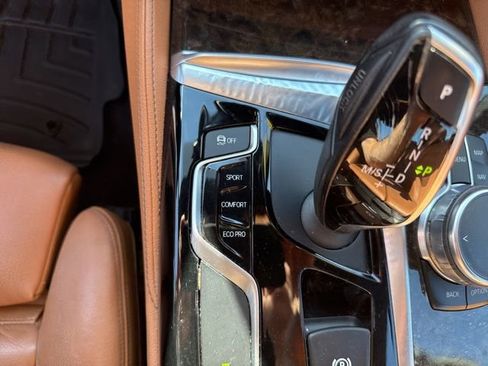 Used 2017 BMW 540i xDrive image 33