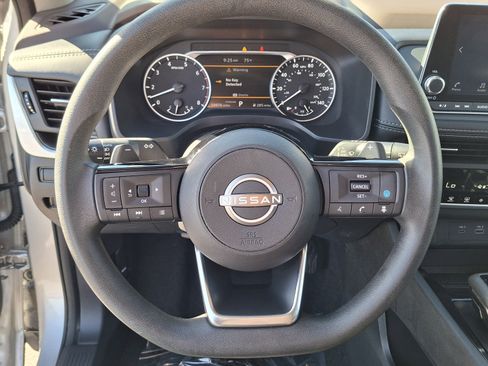 Used 2023 Nissan Rogue SV FWD image 10