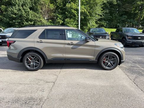 New 2026 Ford Explorer ST-Line w/ ST-Line Street Pack RWD image 2