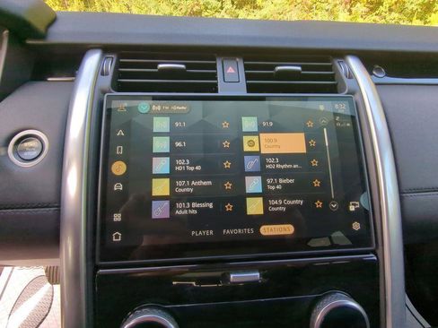 Used 2024 Land Rover Discovery S image 13