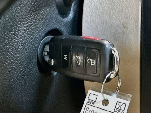 Used 2011 Volkswagen Jetta SE FWD image 33
