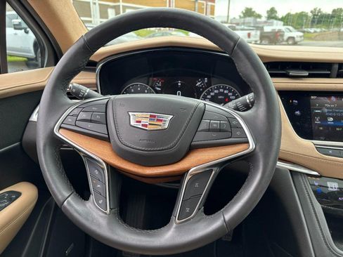 Used 2018 Cadillac XT5 Platinum w/ Driver Assist Package AWD/4WD image 14