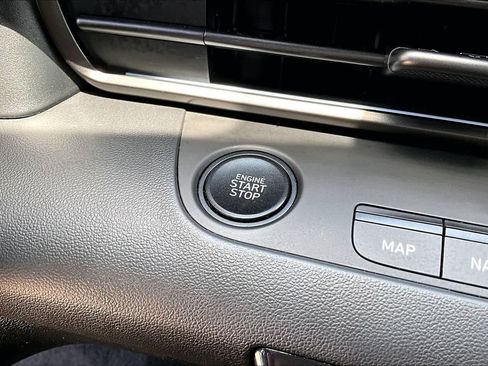 Used 2025 Hyundai Elantra SEL FWD image 35