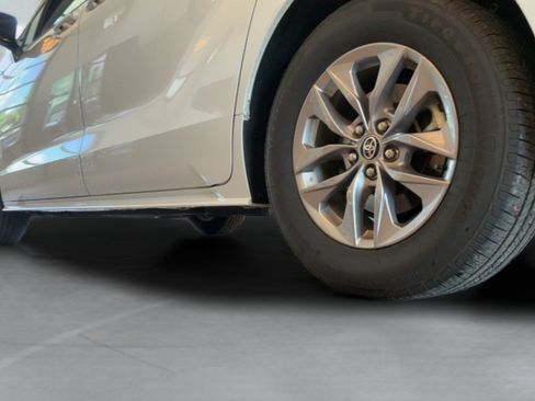 Used 2026 Toyota Sienna XLE FWD image 47
