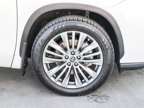 Used 2023 Toyota Highlander Platinum FWD image 11