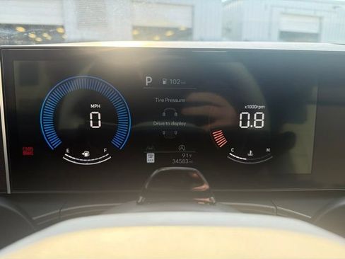 Used 2025 Hyundai Santa Fe SEL FWD image 11