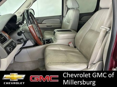Used 2008 GMC Yukon XL SLT w/ SLT Preferred Equipment Group AWD/4WD image 13