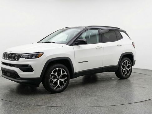 Used 2025 Jeep Compass Limited image 3