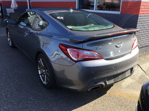 Used 2015 Hyundai Genesis 3.8 RWD image 2