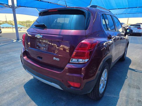 Used 2021 Chevrolet Trax LT w/ Premium Seat Package FWD image 4