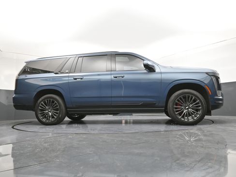 Used 2025 Cadillac Escalade ESV Sport Platinum image 38