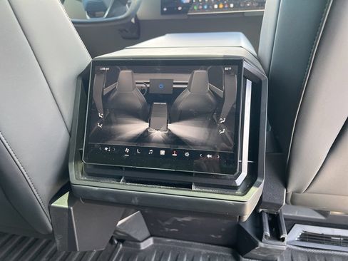 Used 2024 Tesla Cybertruck AWD Crew Cab image 20
