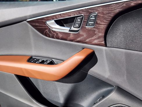 Used 2021 Audi Q8 Premium Plus image 12