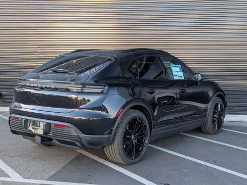 New 2026 Porsche Macan 4 Electric image 9