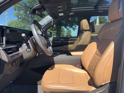 Used 2023 Cadillac Escalade Sport w/ LPO, ONYX Package AWD/4WD image 9