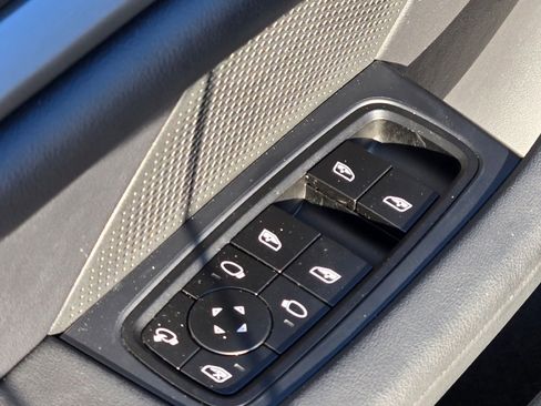 Used 2025 Porsche Taycan 4S image 18