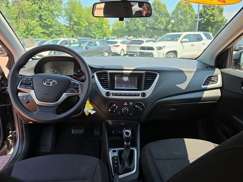 Used 2022 Hyundai Accent SE FWD image 12
