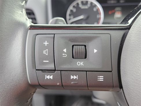 Used 2023 Nissan Rogue SV w/ SV Premium B Package image 26