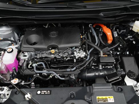 Used 2025 Toyota Sienna Platinum AWD/4WD image 34