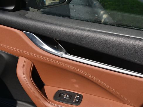 Used 2020 Maserati Levante AWD/4WD image 19