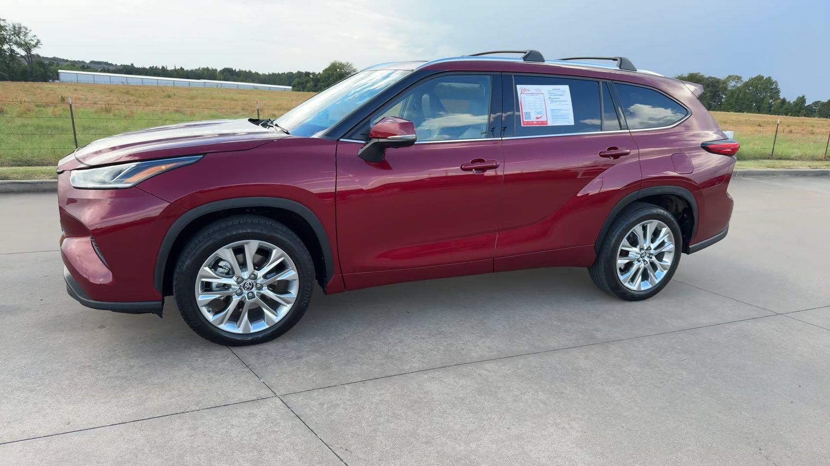 Used 2023 Toyota Highlander Limited FWD image 5