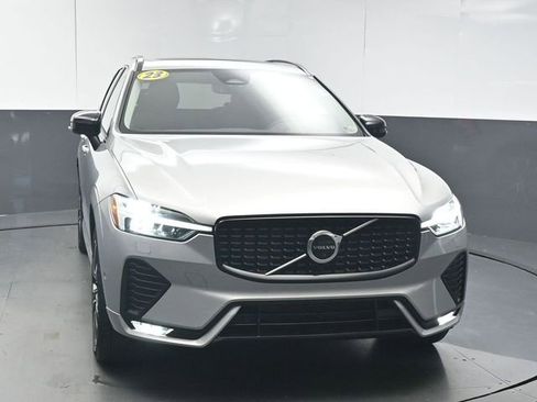 Used 2023 Volvo XC60 B5 Plus w/ Climate Package FWD image 3