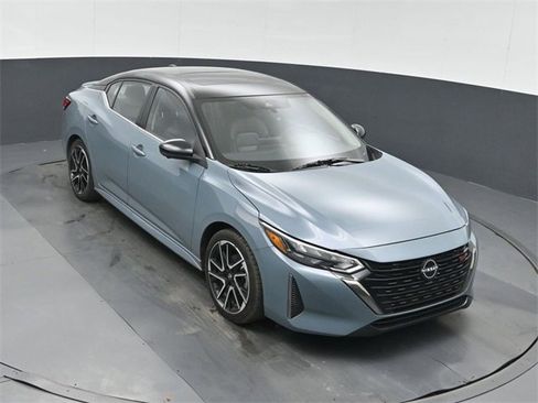 Used 2025 Nissan Sentra SR w/ SR Premium Package image 37