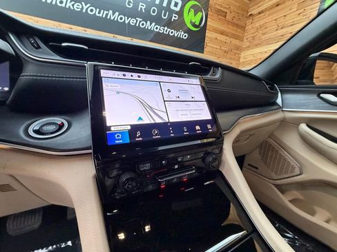 Used 2023 Jeep Grand Cherokee Limited w/ Luxury Tech Group II image 18