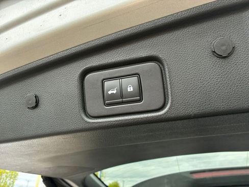 Used 2025 Nissan Pathfinder SV AWD/4WD image 23