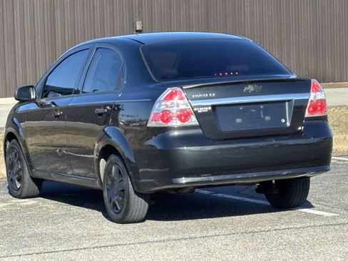 Used 2011 Chevrolet Aveo LT image 6