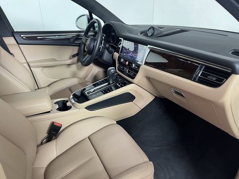 Certified 2025 Porsche Macan image 18