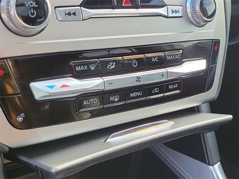 Used 2022 Ford Explorer XLT w/ Equipment Group 202A image 31