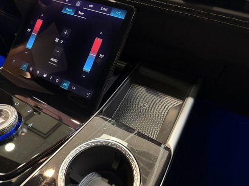 Used 2025 Cadillac Escalade ESV Sport w/ Touring Package image 22