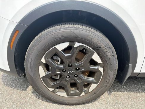 Certified 2025 Kia Sorento S FWD image 24
