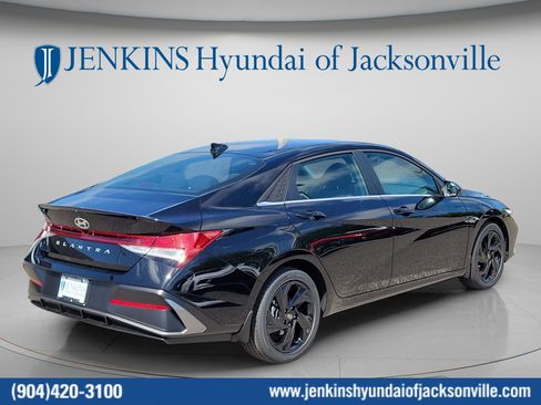 New 2026 Hyundai Elantra SEL Sport Premium FWD image 3