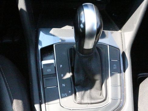 Used 2020 Volkswagen Tiguan S image 23