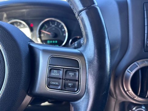 Used 2018 Jeep Wrangler Unlimited Sahara image 13