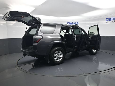 Used 2016 Toyota 4Runner SR5 AWD/4WD image 54