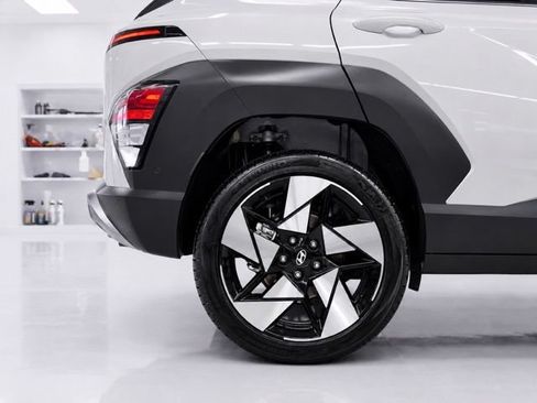 Used 2025 Hyundai Kona Limited AWD/4WD image 8