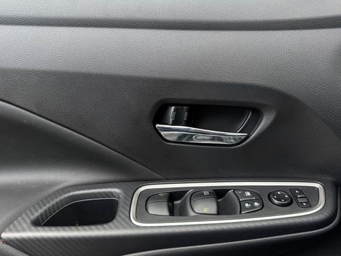 New 2025 Nissan Versa SR w/ Trunk Package image 9