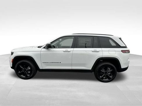 New 2025 Jeep Grand Cherokee Limited w/ Black Appearance Package AWD/4WD image 3