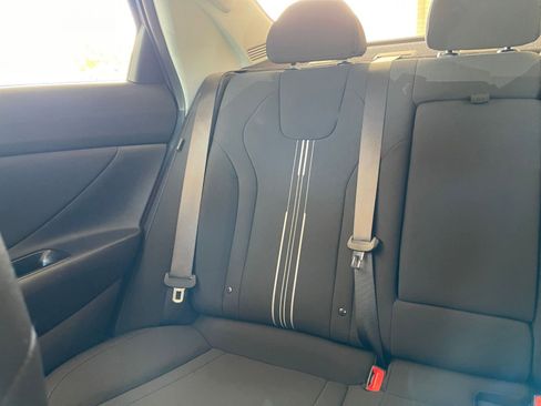 Used 2025 Hyundai Elantra SEL image 36