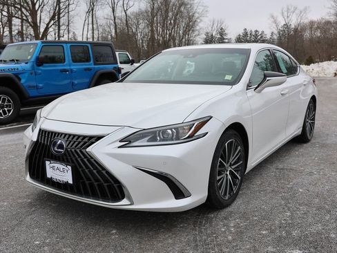 Used 2022 Lexus ES 300h w/ Premium Package image 3