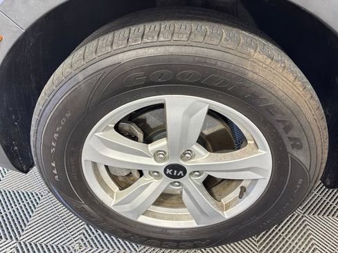 Used 2021 Kia Sorento LX FWD image 41