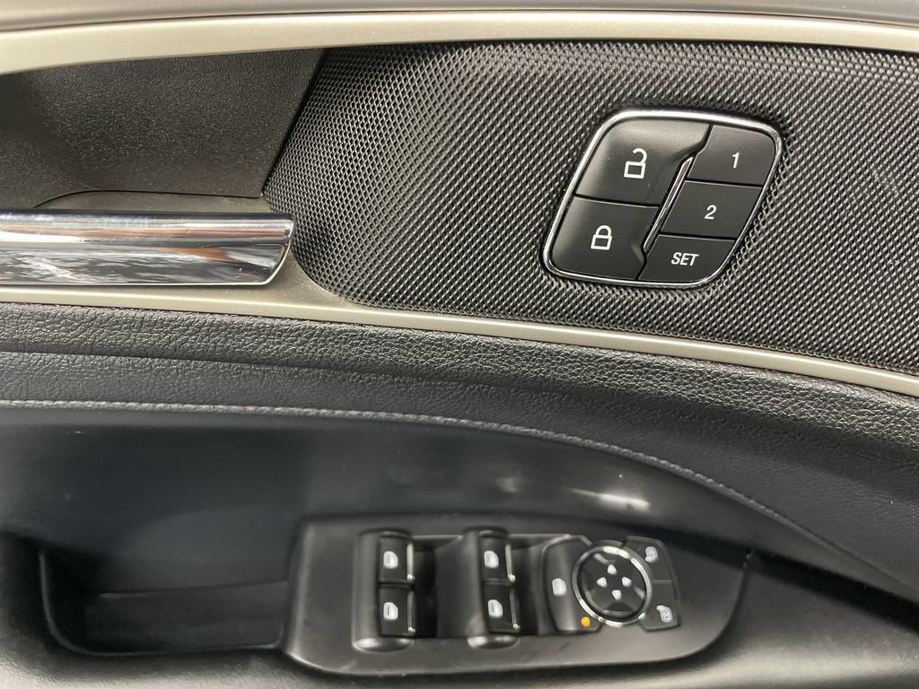 Used 2020 Lincoln MKZ FWD image 16