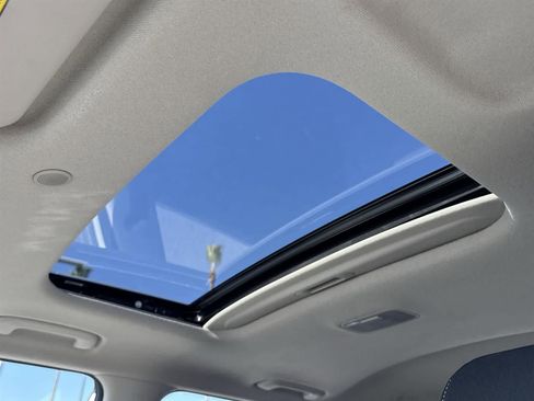 Used 2022 Hyundai Venue SEL image 18