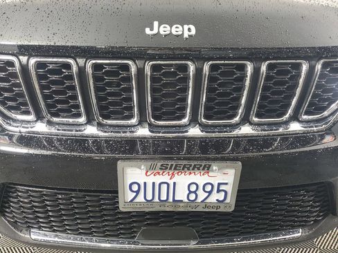 Used 2025 Jeep Grand Cherokee Laredo X image 10