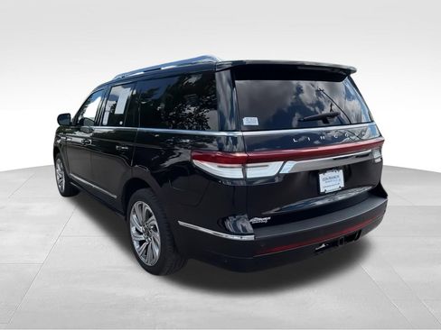 Used 2024 Lincoln Navigator Reserve AWD/4WD image 7