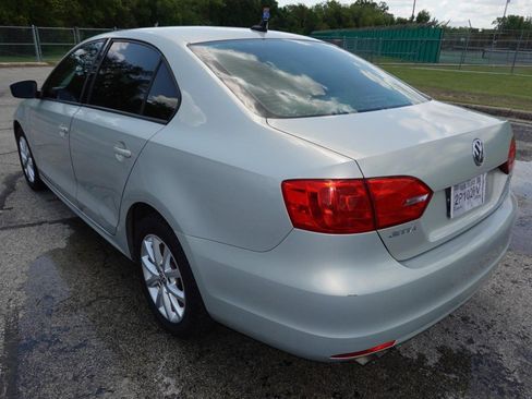 Used 2011 Volkswagen Jetta SE FWD image 4