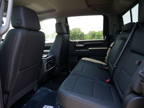 New 2026 GMC Sierra 3500 SLT w/ SLT Premium Package AWD/4WD image 9